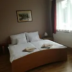 Alpokalja Es Kemping Мотель *
